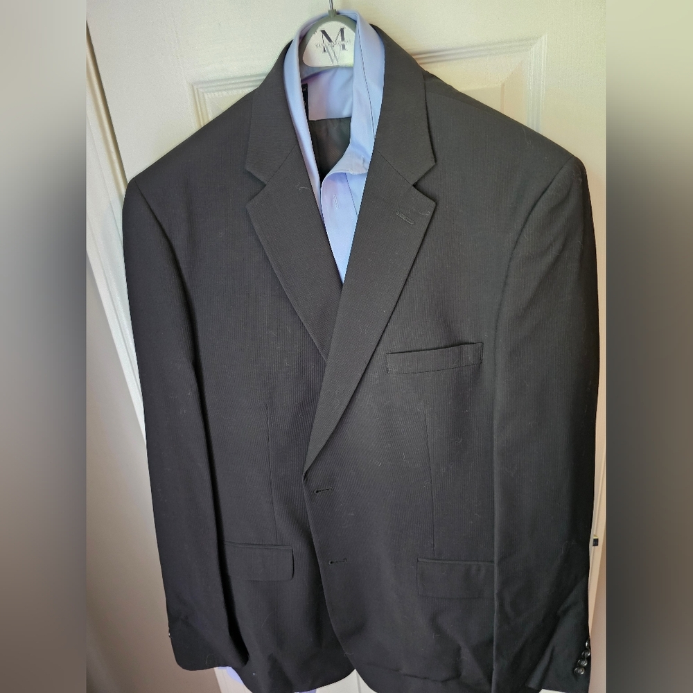 Joseph & Feiss Mens 3 Pc Suit. Includes Jacket, Vest, Slacks, Dress Shirt.